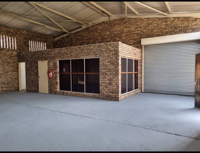 138.40M² WAREHOUSE TO LET IN VINTONIA